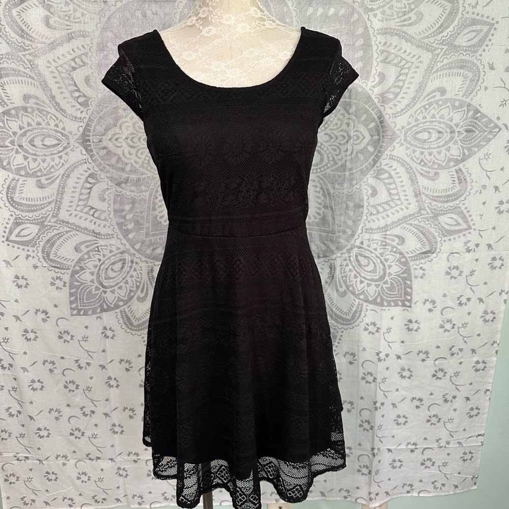 Euc $32 Xhilaration Bow Cap Sleeve Crochet Lace Skater Fit & Flare Dress Black M